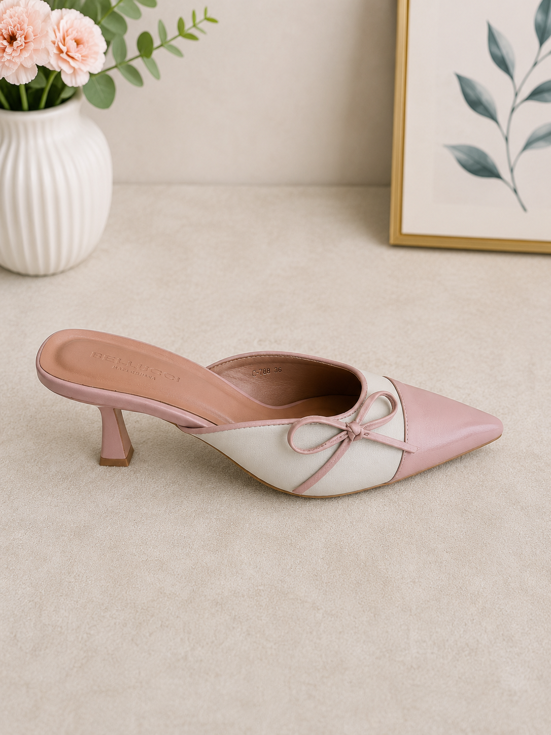 Bow detailed kitten heel