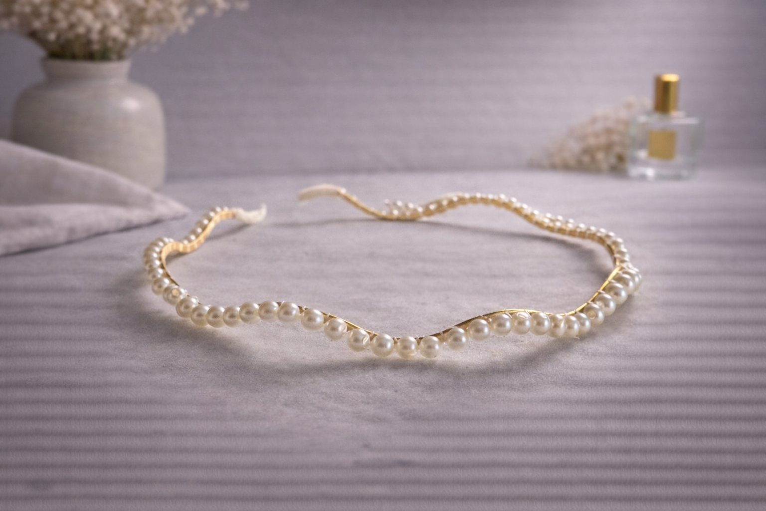 Wavy pearl hairband