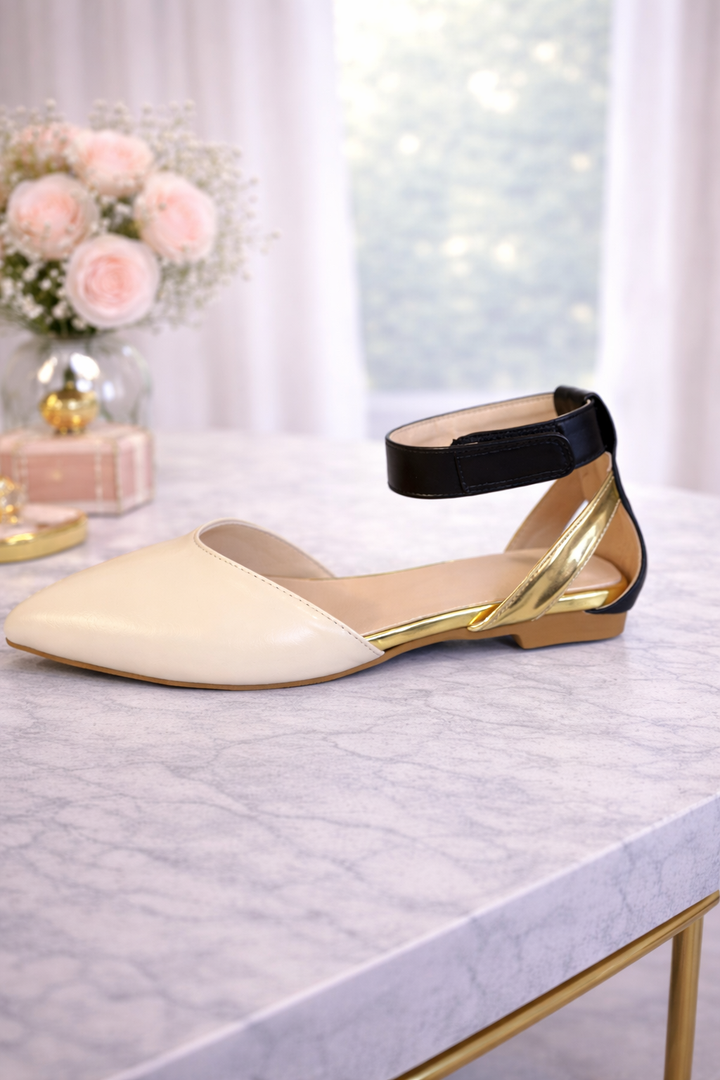 Closed toe pointed ballet shoe