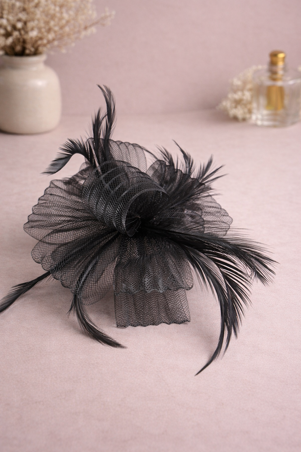 Feather detail fascinator