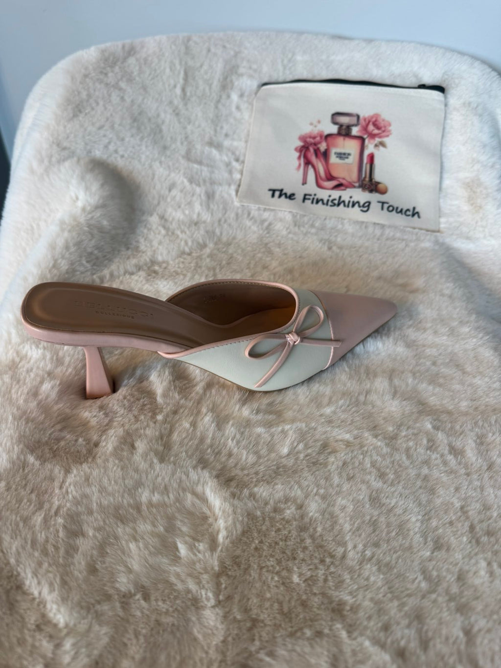 Bow detailed kitten heel