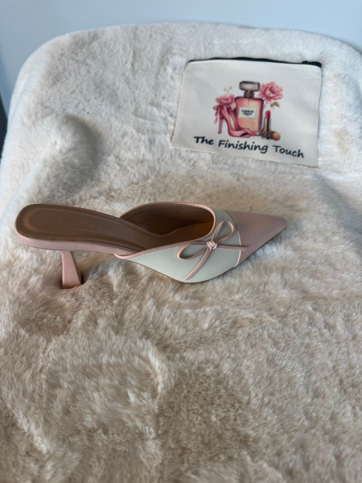 Bow detailed kitten heel