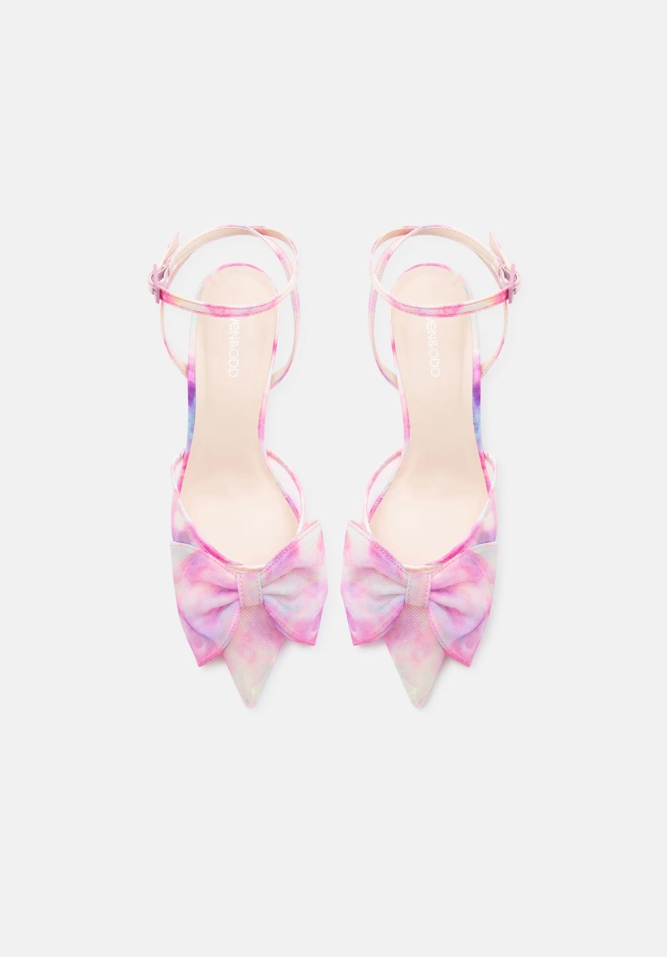 Classic slingback heel