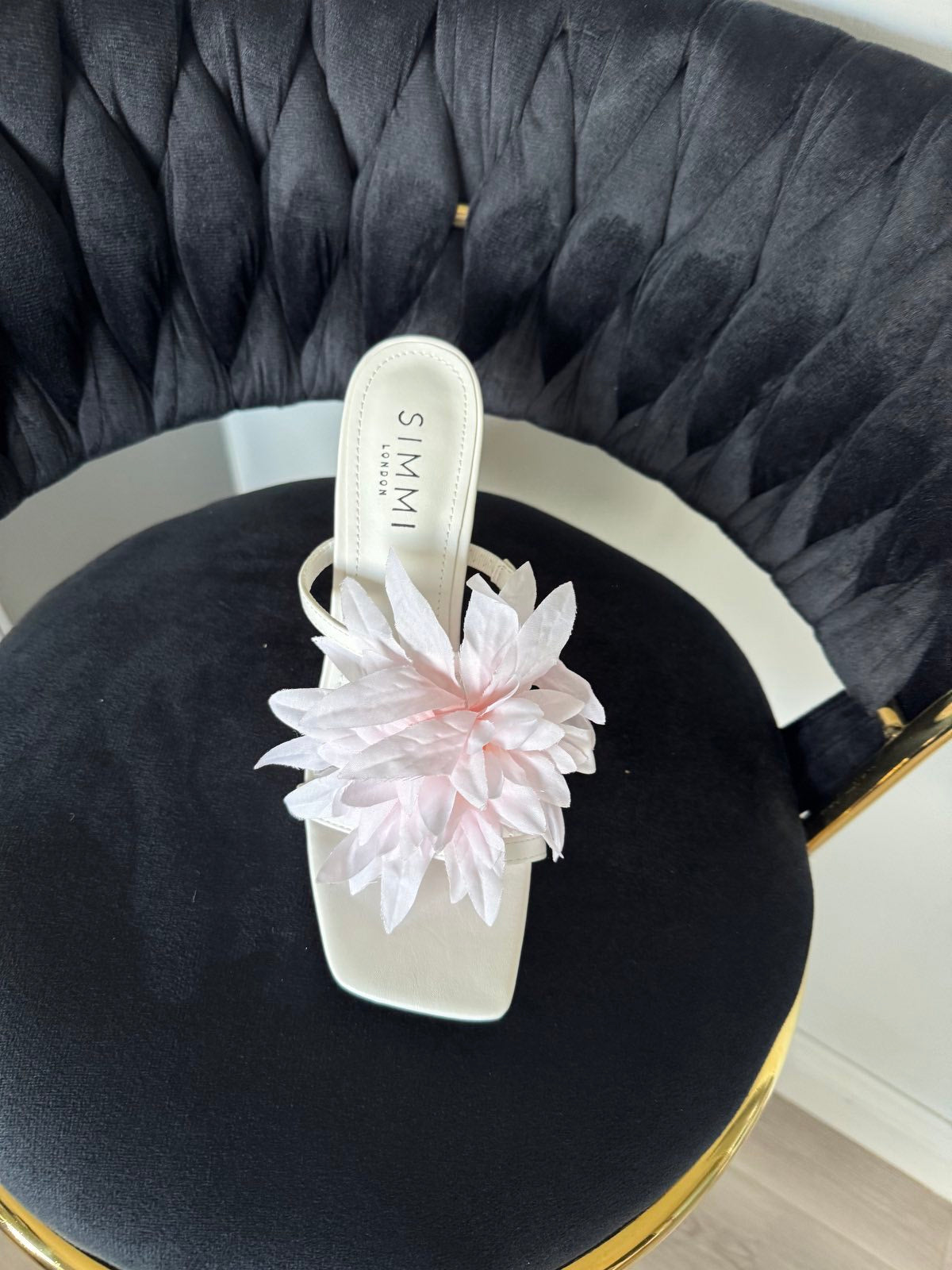 Flower detail Mule