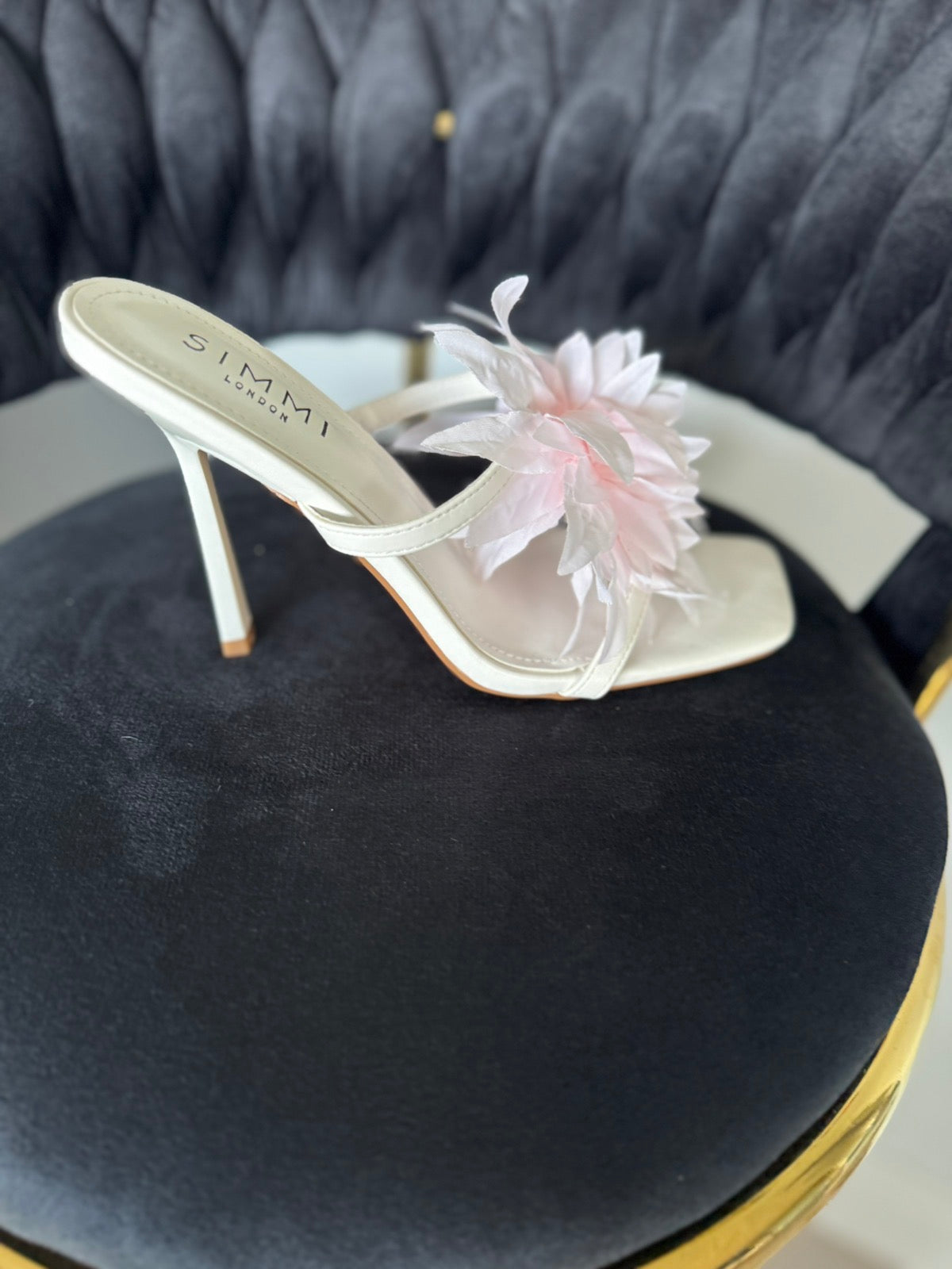 Flower detail Mule