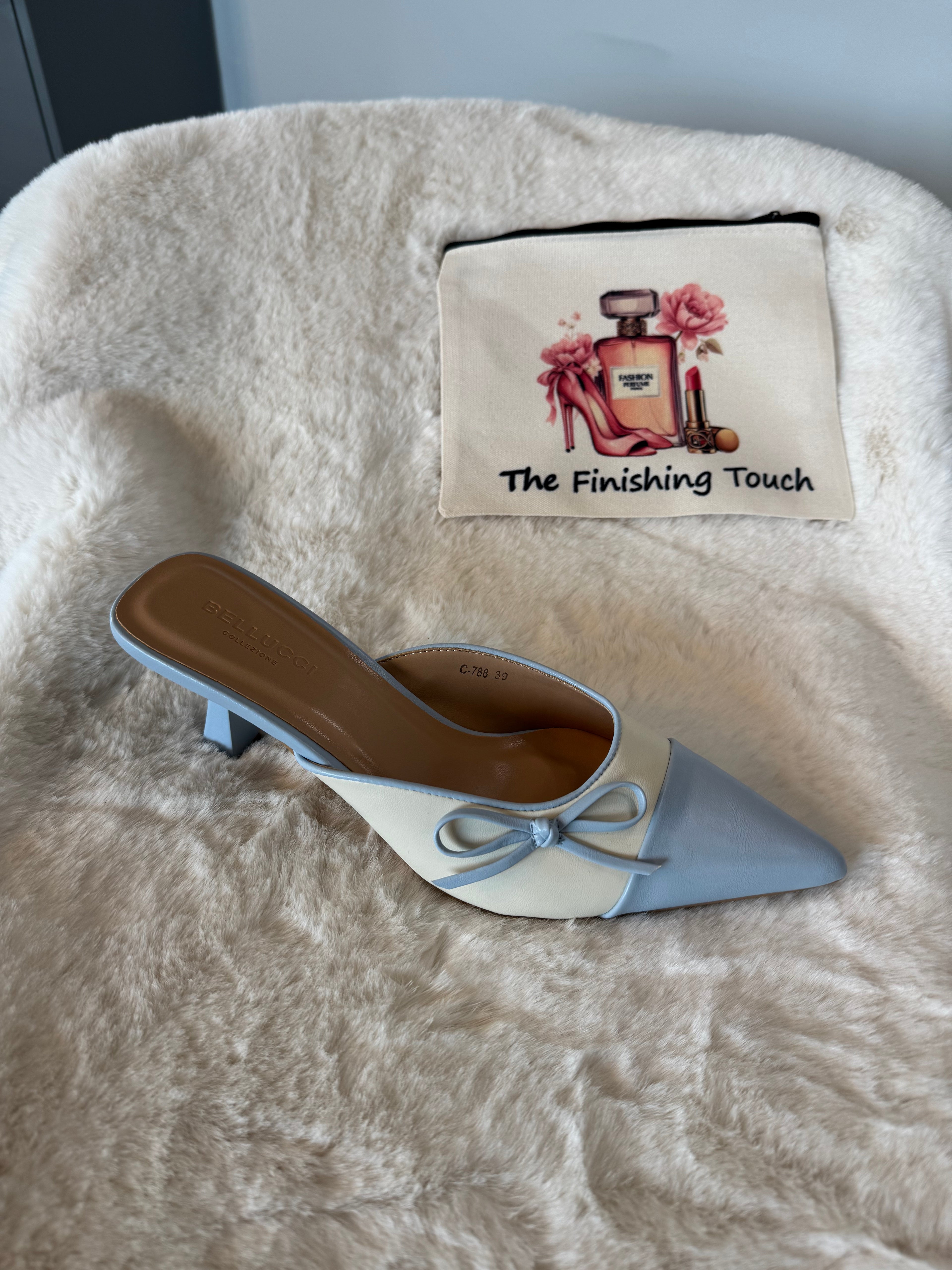 Bow detailed kitten heel