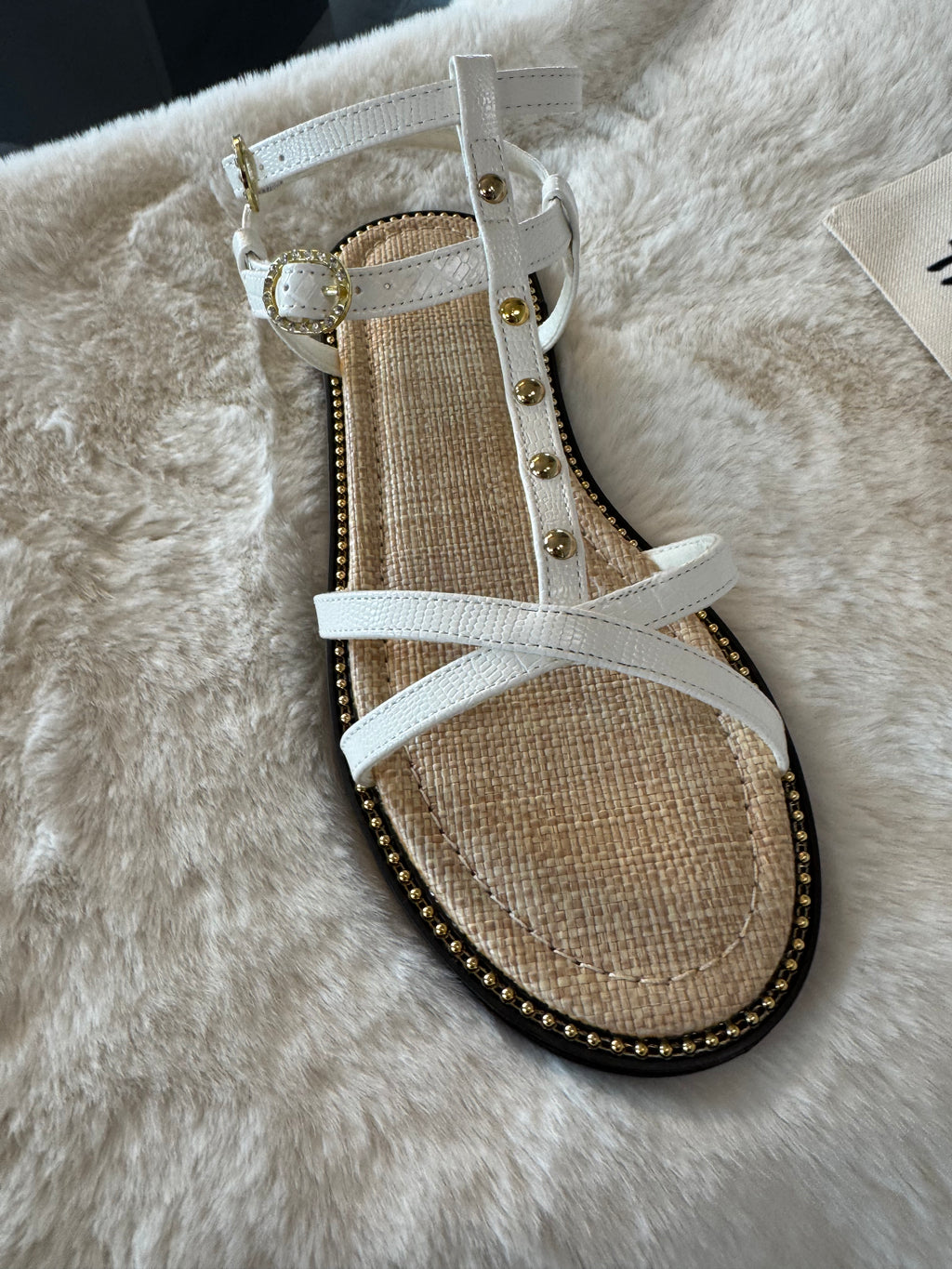 white Sandal flat