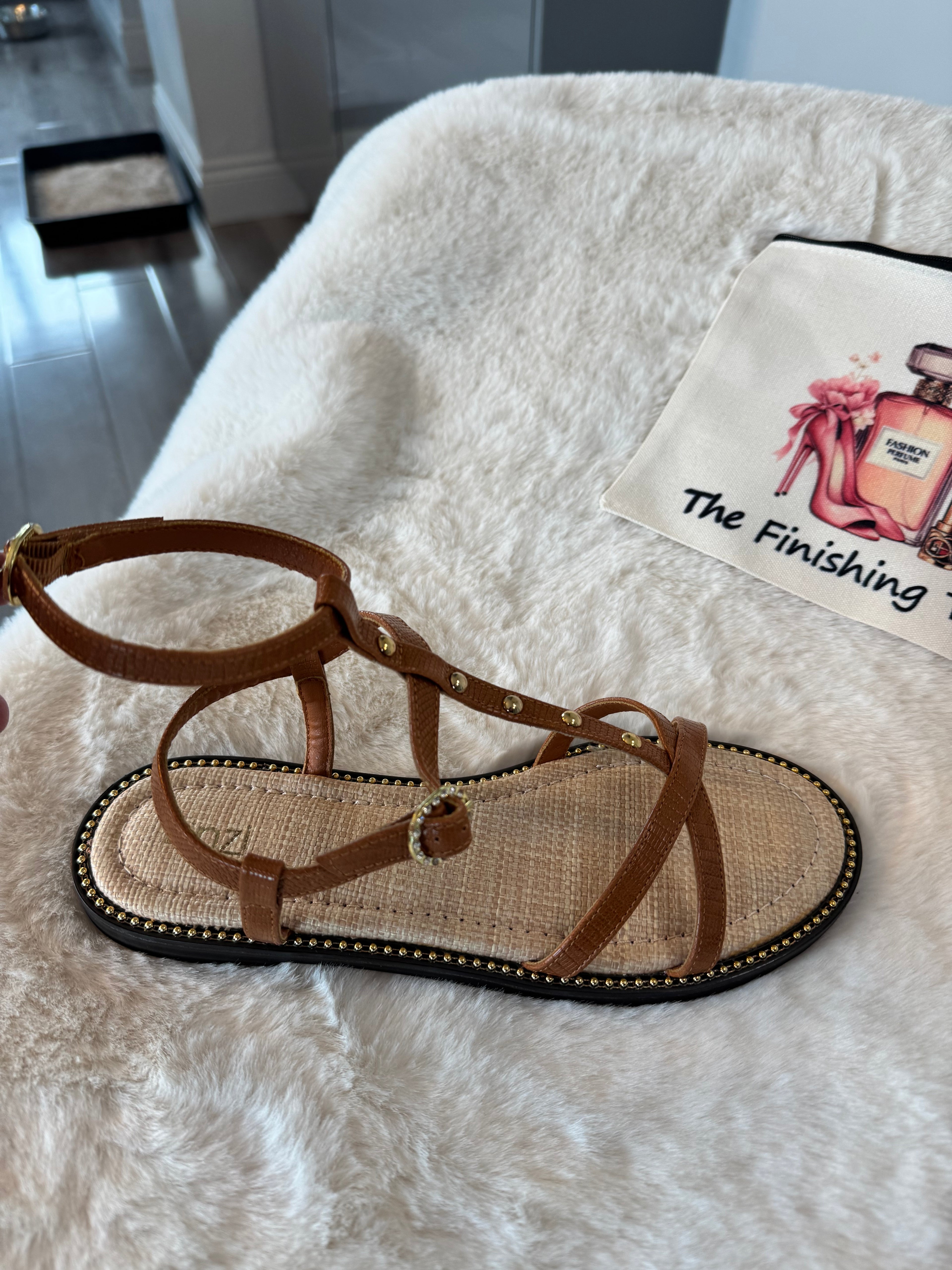 white Sandal flat