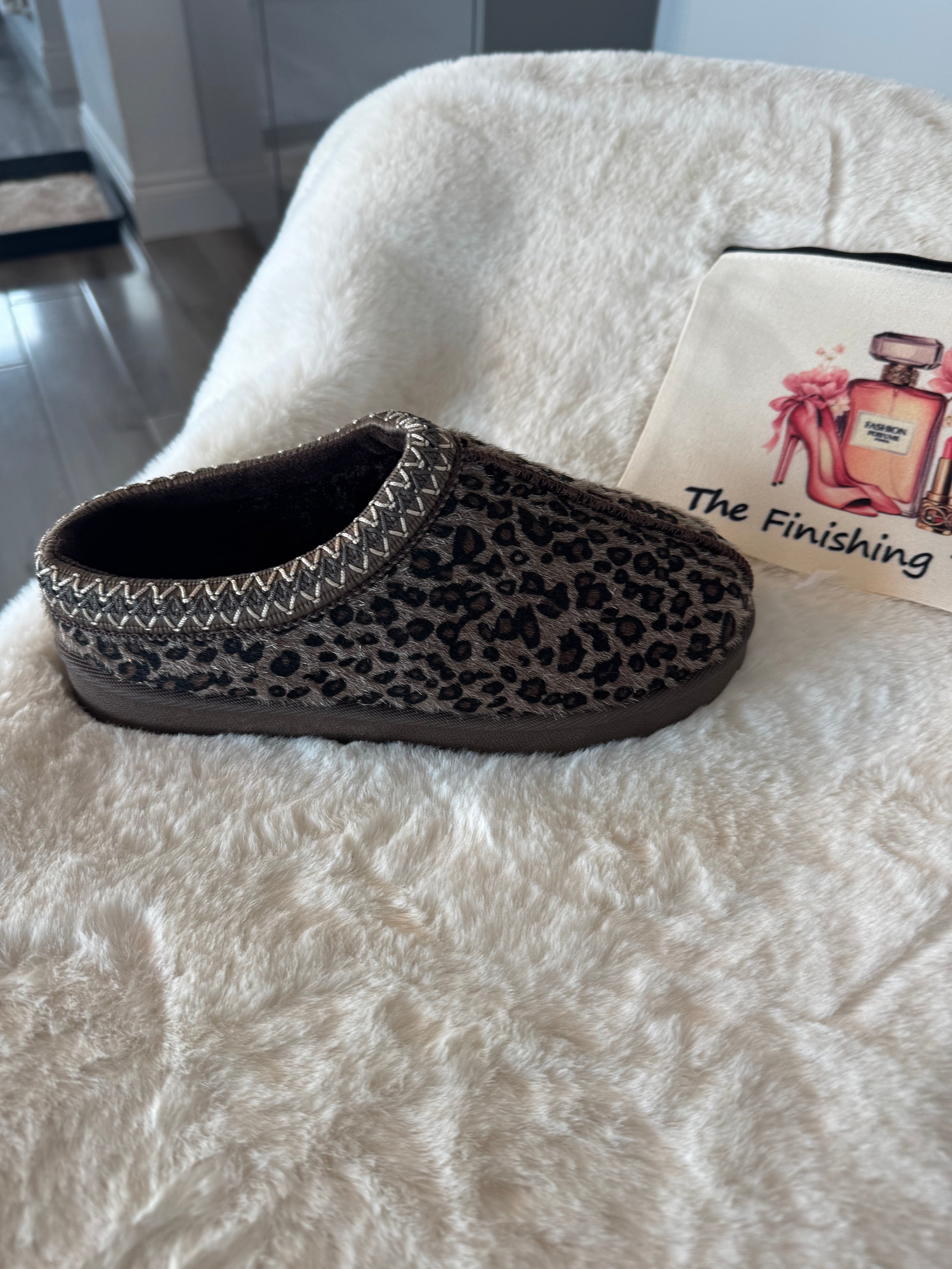 Suede slipper