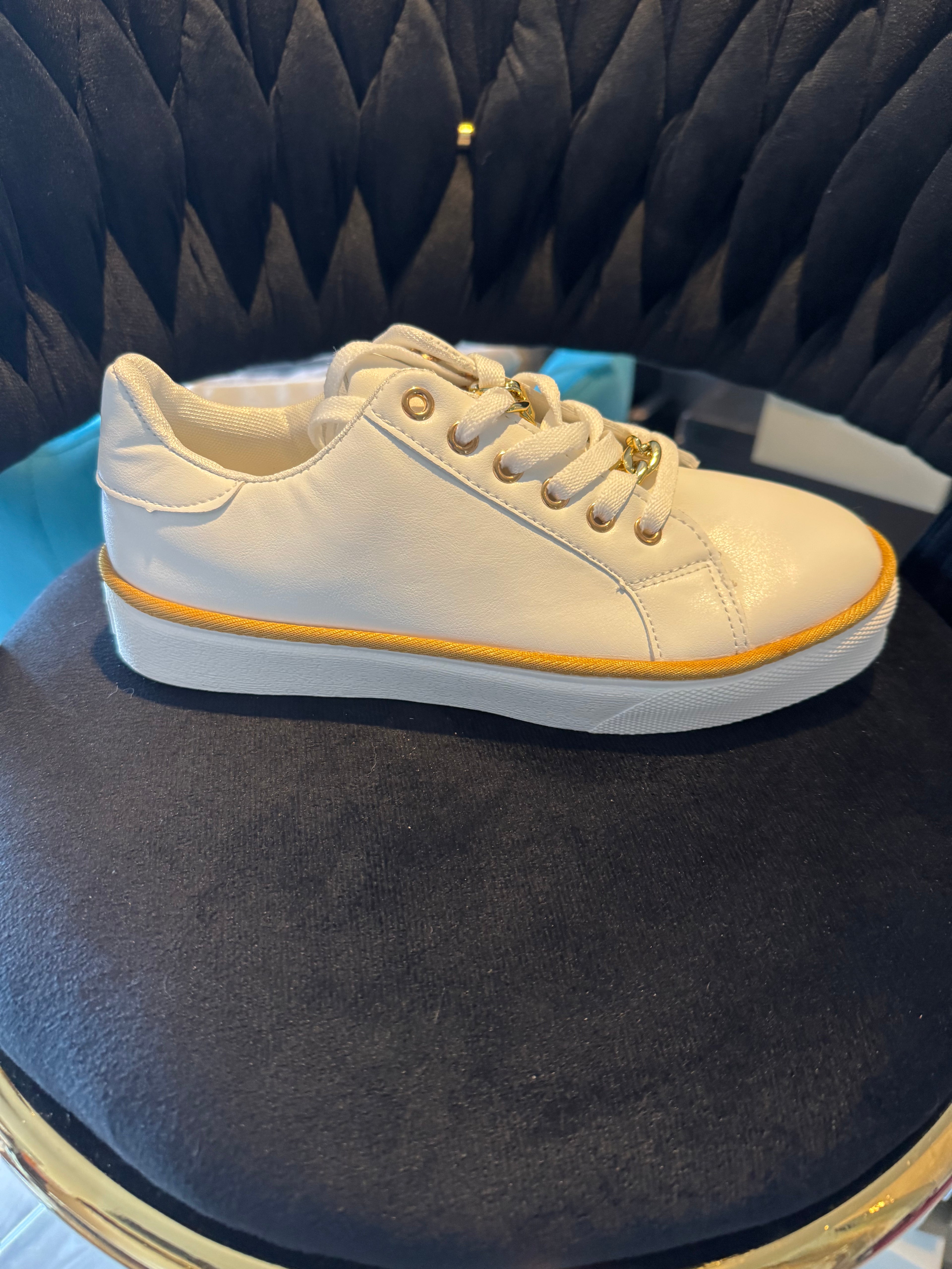 Orthopedic sneakers