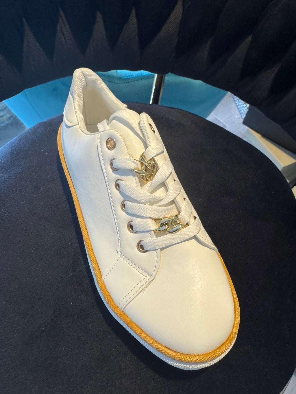 Orthopedic sneakers