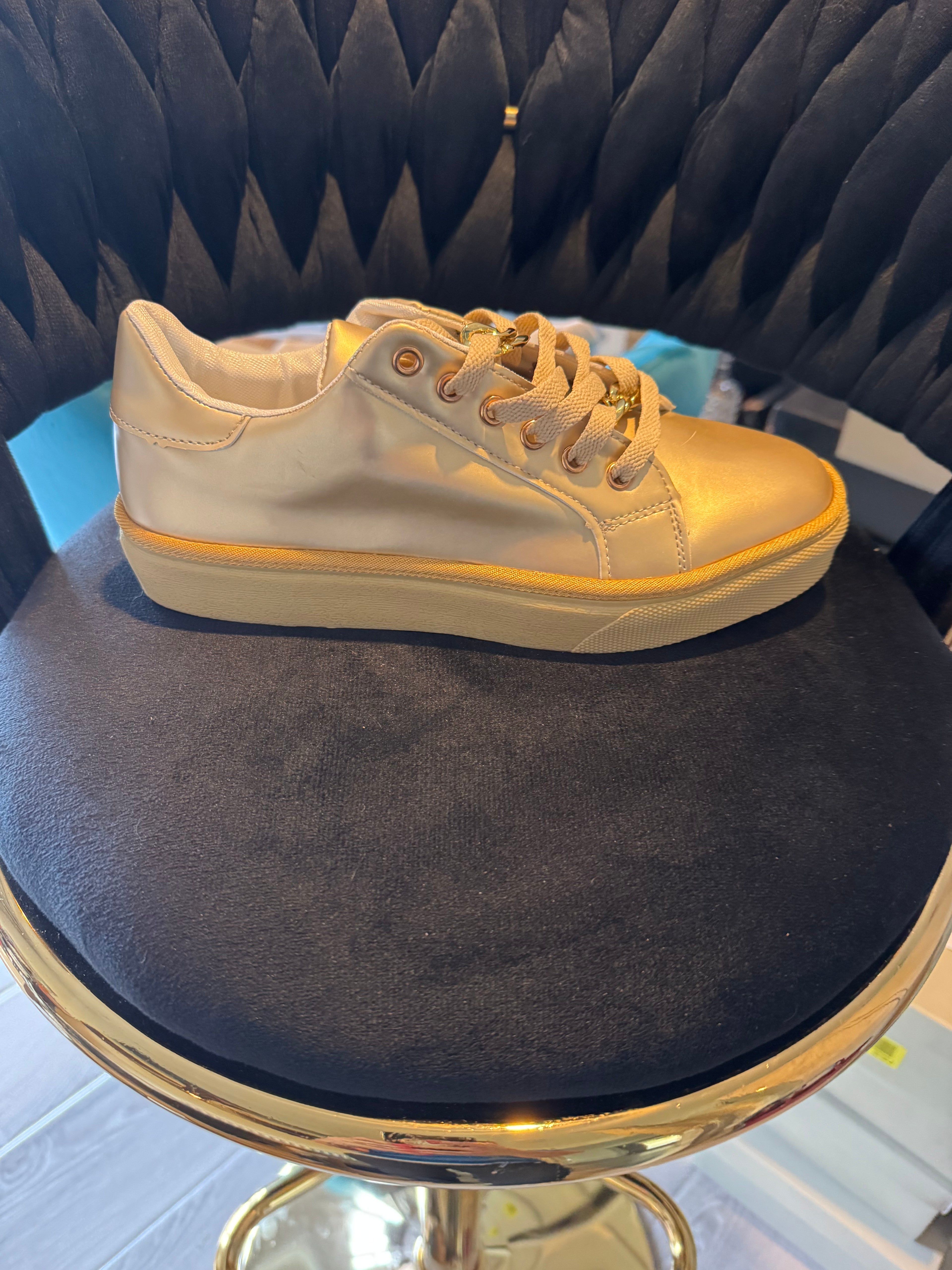 Orthopedic sneakers