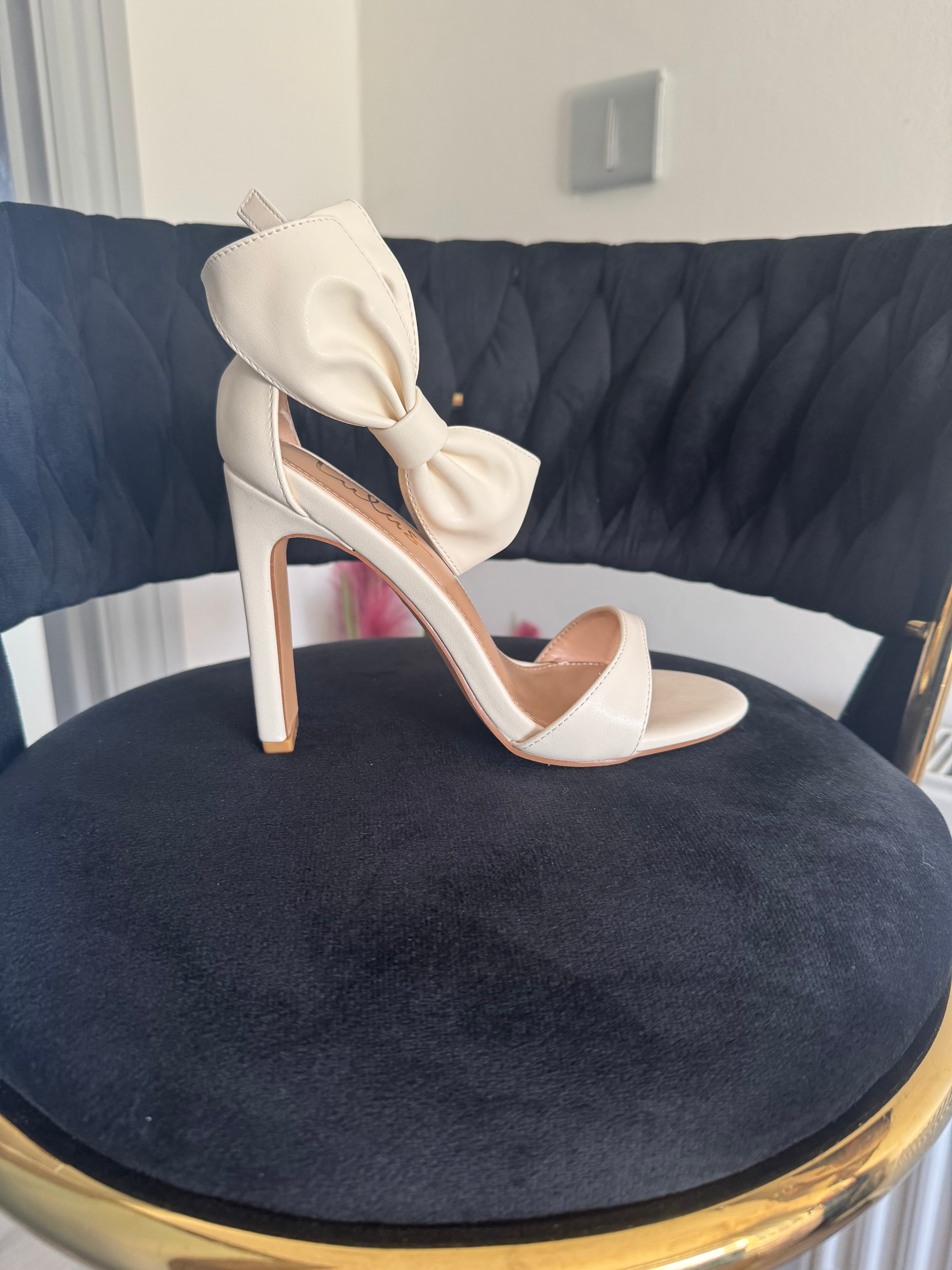 Wedding sandal with bow detail